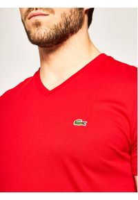 Lacoste T-Shirt TH6710 Czerwony Regular Fit. Kolor: czerwony. Materiał: bawełna #3