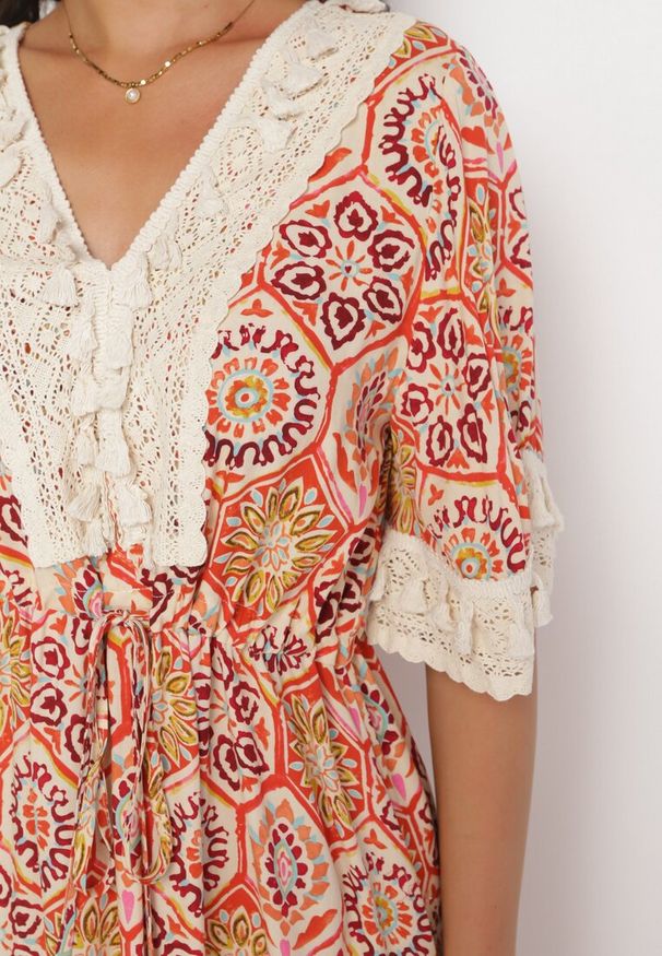 Born2be - Pomarańczowa Maxi Sukienka w Stylu Boho z Wiskozy Ozdobiona Koronką i Falbanką Kamrius. Kolor: pomarańczowy. Materiał: wiskoza, koronka. Wzór: aplikacja, koronka. Styl: boho. Długość: maxi