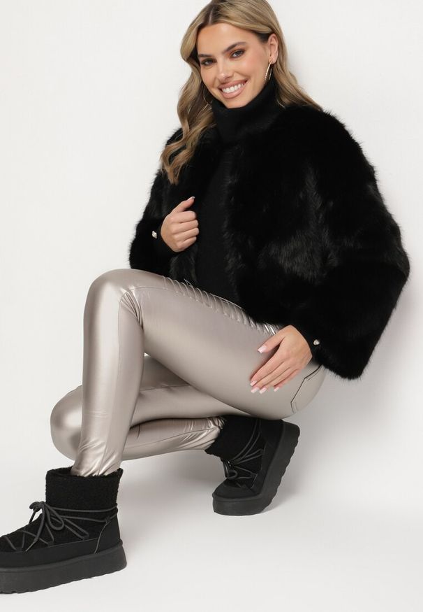 Born2be - Srebrne Ocieplane Spodnie z Imitacji Skóry o Dopasowanym Kroju z Wysokim Stanem Rivaki. Okazja: na co dzień. Stan: podwyższony. Kolor: srebrny. Materiał: skóra. Styl: casual, elegancki