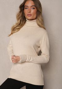 Renee - Beżowy Golf Sweter o Dopasowanym Kroju z Kaszmirem Zairith. Okazja: do pracy, na spotkanie biznesowe, na co dzień, na spacer. Typ kołnierza: golf. Kolor: beżowy. Materiał: kaszmir. Wzór: aplikacja. Styl: klasyczny, casual, elegancki, biznesowy
