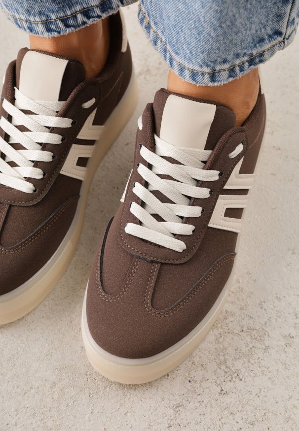 Born2be - Brązowe Sneakersy Kultowe Tenisówki na Platformie Hlalna. Kolor: brązowy. Materiał: jeans. Szerokość cholewki: normalna. Sezon: wiosna. Obcas: na platformie