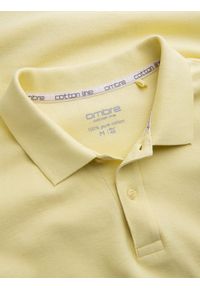 Ombre Clothing - Jednokolorowa koszulka polo męska BASIC z dzianiny pique - żółta V15. Okazja: na co dzień. Typ kołnierza: polo. Kolor: żółty. Materiał: dzianina. Wzór: haft, aplikacja, jednolity. Styl: sportowy, wizytowy, casual #7
