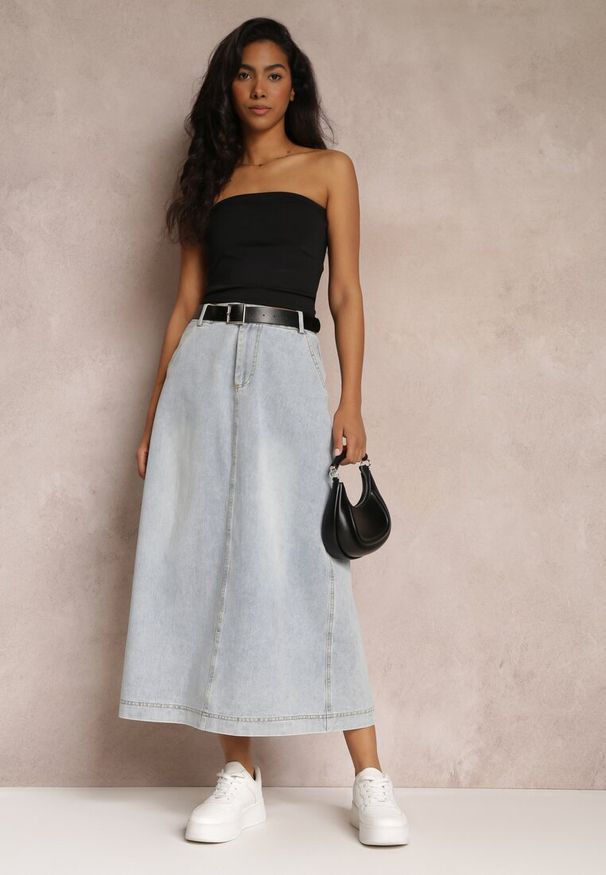 Renee - Jasnoniebieska Jeansowa Spódnica Maxi o Rozkloszowanym Kroju z Paskiem Teviva. Kolor: niebieski. Materiał: jeans. Sezon: lato, wiosna