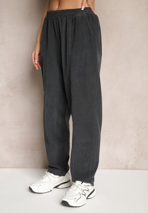 Renee - Ciemnoszare Bawełniane Spodnie High Waist w Klasycznym Stylu Arivora. Okazja: na co dzień. Stan: podwyższony. Kolor: szary. Materiał: bawełna. Styl: klasyczny