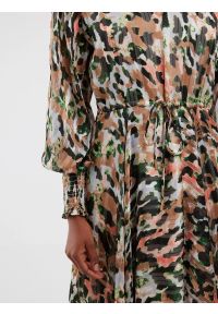 Big-Star - Sukienka damska z dekoltem v-neck z kolorowym nadrukiem Natela 000. Kolor: wielokolorowy. Materiał: wiskoza, tkanina. Wzór: kolorowy, nadruk. Typ sukienki: rozkloszowane, plisowane. Styl: klasyczny, elegancki #2