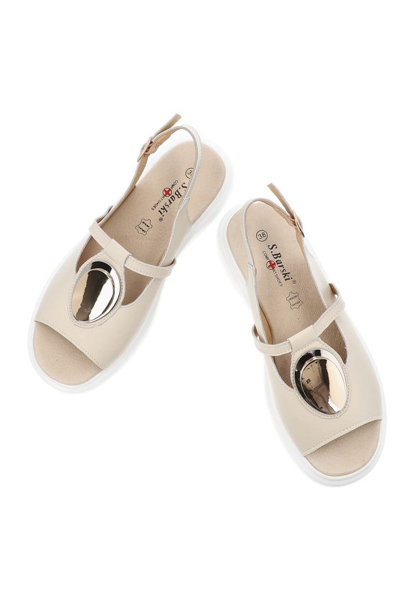 S.Barski - Sandały damskie S. Barski, na platformie skórzane z ozdobą i na sprzączkę, beżowe, GR51-603. Okazja: na co dzień. Zapięcie: sprzączka. Kolor: beżowy. Materiał: skóra. Wzór: aplikacja. Sezon: lato. Obcas: na platformie. Styl: casual, elegancki