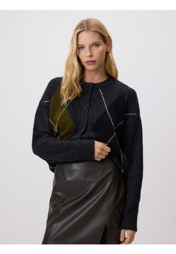 Reserved - Spódnica mini z imitacji skóry - oliwkowy. Kolor: oliwkowy. Materiał: skóra