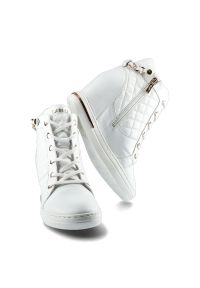 Białe Sneakersy Carinii Damskie Stylowe Obuwie. Kolor: biały. Materiał: jeans, skóra. Szerokość cholewki: normalna. Obcas: na koturnie. Styl: elegancki #6