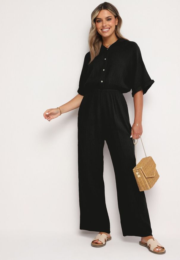 Born2be - Czarny Bawełniany Kombinezon z Koszulową Górą i Prostymi Spodniami Namsore. Kolor: czarny. Materiał: bawełna. Styl: klasyczny, elegancki