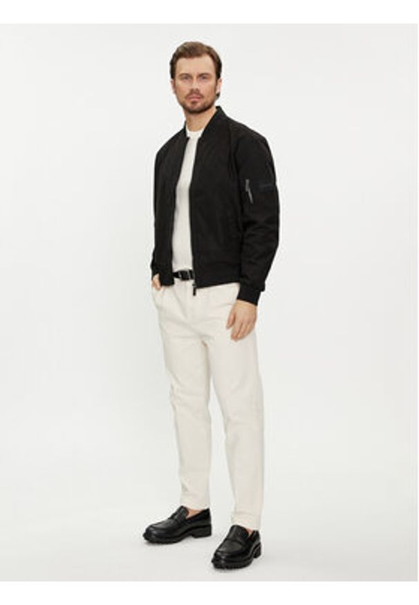 Calvin Klein Kurtka bomber Hero K10K112783 Czarny Regular Fit. Kolor: czarny. Materiał: bawełna, syntetyk