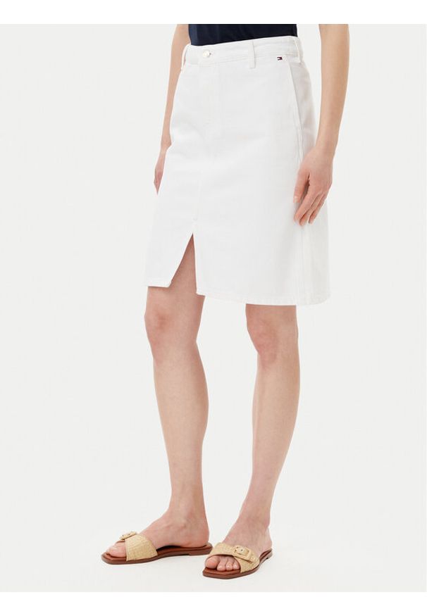TOMMY HILFIGER - Tommy Hilfiger Spódnica jeansowa WW0WW44391 Biały Regular Fit. Kolor: biały. Materiał: bawełna