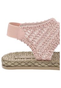 Różowe Sandały Artiker Koronkowe Buty Na Lato. Zapięcie: bez zapięcia. Kolor: różowy. Materiał: koronka. Sezon: lato. Styl: wakacyjny #4