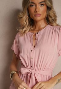 Renee - Różowa Sukienka z Wiskozy z Guzikami i Paskiem Rinolenia. Okazja: na co dzień. Kolor: różowy. Materiał: wiskoza. Typ sukienki: proste. Styl: klasyczny, elegancki, casual #3