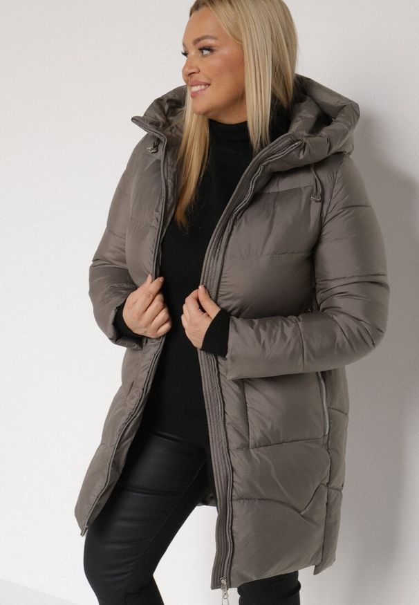 Born2be - Szara Długa Pikowana Kurtka z Nieodpinanym Kapturem Mevessia. Okazja: na co dzień. Kolor: szary. Materiał: jeans. Długość: długie. Styl: casual, elegancki, klasyczny