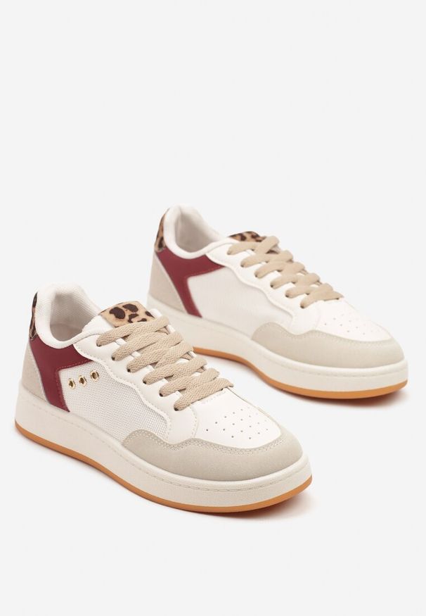 Renee - Beżowo-Bordowe Streetwearowe Sneakersy Zdobione Przeszyciami Neonisea. Okazja: na co dzień. Kolor: beżowy. Materiał: jeans, skóra. Wzór: aplikacja