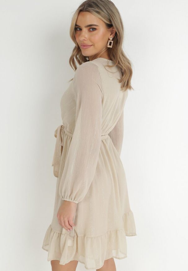 Born2be - Beżowa Sukienka Pronestra. Kolor: beżowy. Materiał: tkanina, materiał. Wzór: gładki. Typ sukienki: kopertowe. Styl: elegancki. Długość: mini