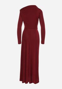 Born2be - Bordowa Koktajlowa Sukienka Ozdobiona Metaliczną Aplikacją i Marszczeniem z Boku Retima. Kolor: czerwony. Wzór: aplikacja. Styl: wizytowy #4