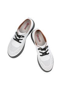 Białe Półbuty Artiker Modne Obuwie Damskie. Kolor: biały. Materiał: materiał. Styl: sportowy, elegancki