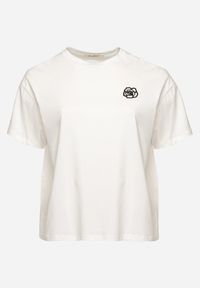 Born2be - Biały T-shirt z Bawełny z Naszywką Kwiatu Firirene. Okazja: na co dzień. Kolor: biały. Materiał: bawełna. Wzór: aplikacja, kwiaty. Styl: elegancki, casual #7