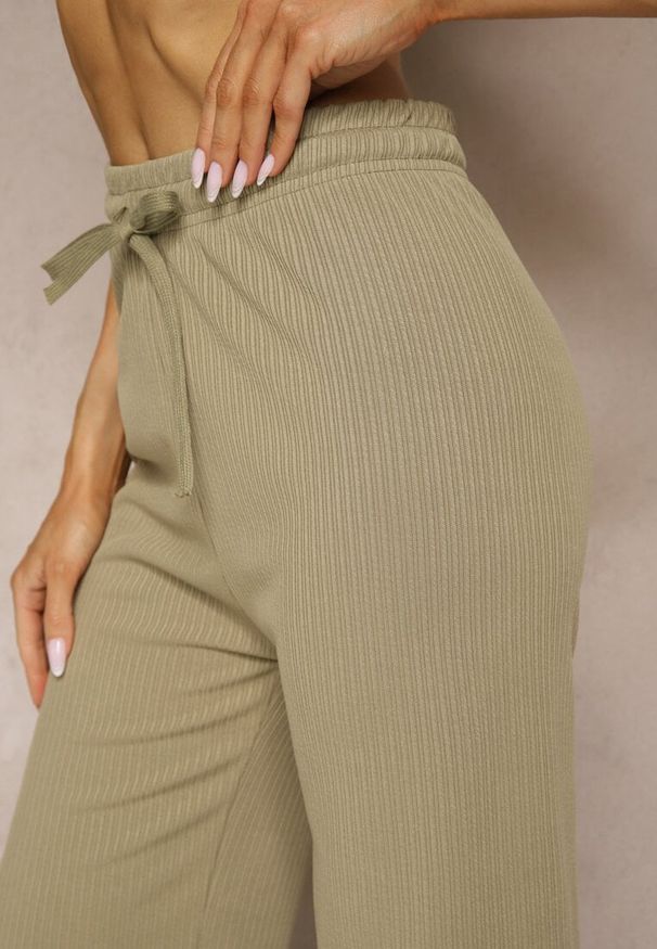 Renee - Zielone Spodnie o Szerokim Kroju High Waist Savianne. Okazja: na co dzień. Stan: podwyższony. Kolor: zielony. Sezon: wiosna. Styl: casual