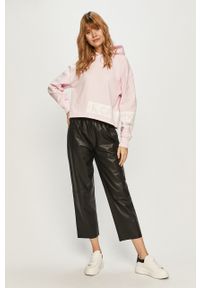 Calvin Klein Jeans - Bluza. Typ kołnierza: kaptur. Kolor: różowy. Materiał: bawełna, dzianina. Wzór: nadruk #3