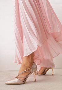 Renee - Szampańskie Szpilki VICES z Ozdobnymi Paseczkami z Cyrkoniami w Eleganckim Stylu Jaenlith. Kolor: złoty. Materiał: satyna. Obcas: na szpilce. Styl: elegancki #1