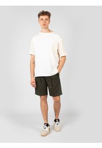Xagon Man Szorty | P25032FPLANE | Mężczyzna | Zielony. Okazja: na co dzień. Kolor: zielony. Materiał: bawełna, elastan. Styl: elegancki, casual