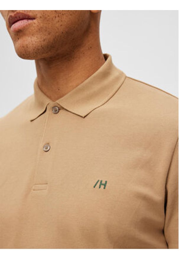 Selected Homme Polo 16087839 Beżowy Regular Fit. Typ kołnierza: polo. Kolor: beżowy. Materiał: bawełna