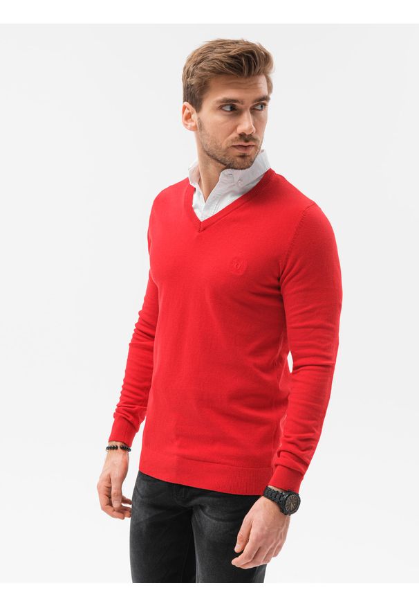 Czerwony sweter Ombre Clothing klasyczny, z dekoltem w serek