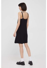 Sisley sukienka kolor czarny mini prosta. Kolor: czarny. Materiał: tkanina. Długość rękawa: na ramiączkach. Typ sukienki: proste. Długość: mini #3