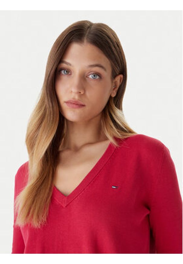 Tommy Jeans Sweter Essential DW0DW19888 Różowy Regular Fit. Kolor: różowy. Materiał: bawełna