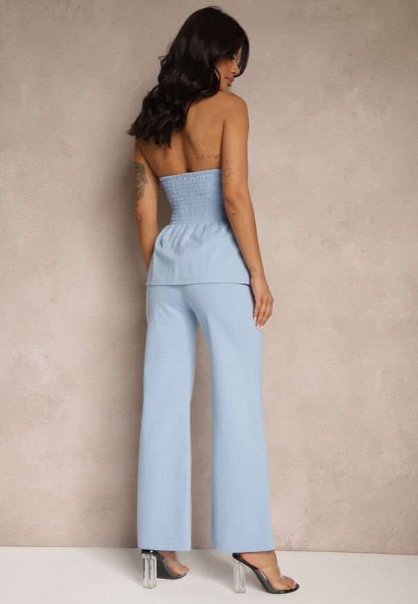 Renee - Niebieski Komplet Top Bandeau Zdobiony Guzikami i Spodnie o Szerokim Kroju Palarienna. Kolor: niebieski. Wzór: aplikacja