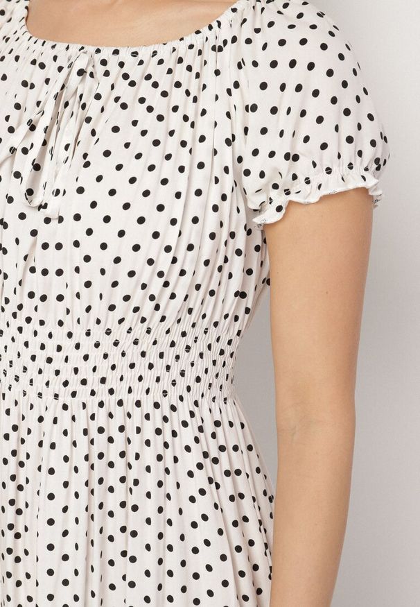 Born2be - Biała Sukienka z Bawełną w Kropki Ellisla. Okazja: na co dzień. Kolor: biały. Materiał: bawełna. Wzór: kropki. Styl: elegancki, casual