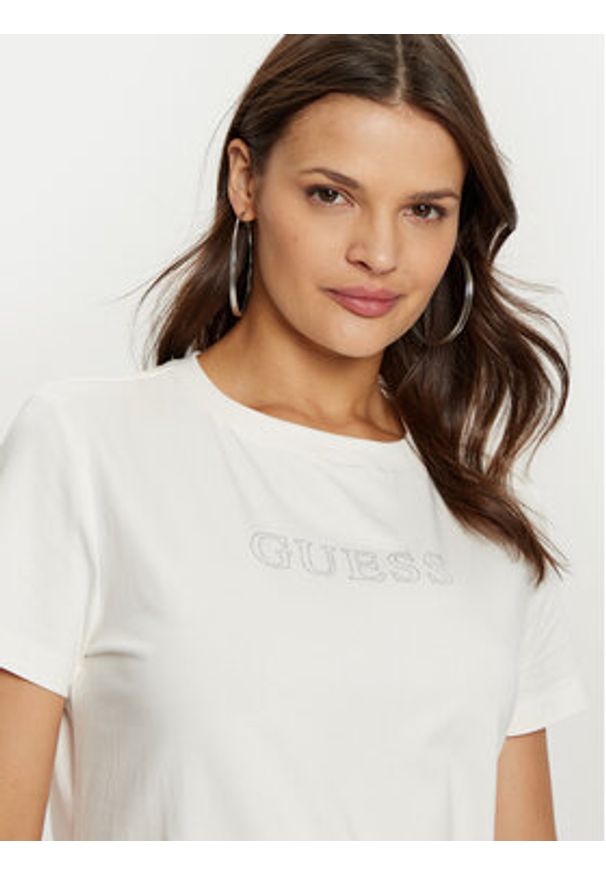 Guess T-Shirt V3BI11 J1314 Écru Regular Fit. Materiał: bawełna