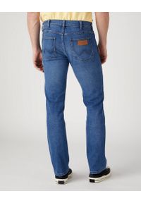 Wrangler - WRANGLER GREENSBORO MĘSKIE SPODNIE JEANSOWE SMOKE SEA W15QYLZ71 #5