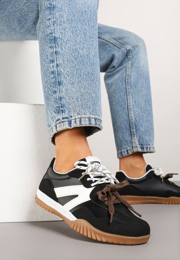 Born2be - Czarno-Białe Sneakersy Klasyczne Tenisówki z Dodatkowym Sznurowaniem Nilarisea. Okazja: na spacer. Kolor: czarny. Materiał: skóra, jeans. Sport: turystyka piesza