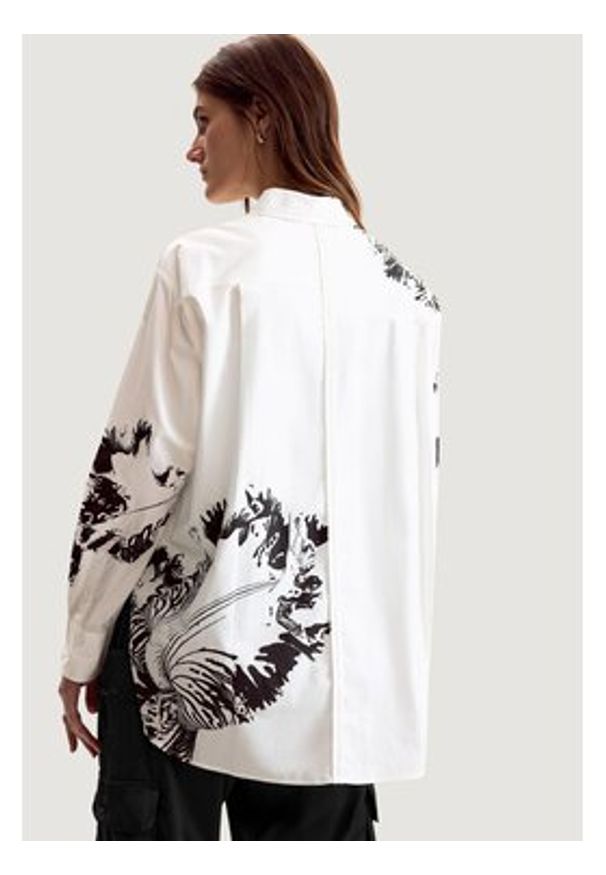 Desigual Koszula Orchid Lacroix 26SWCW29 Biały Oversize. Kolor: biały. Materiał: bawełna