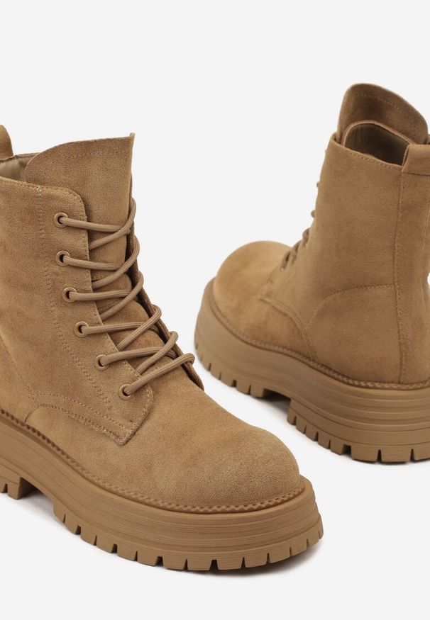 Renee - Ciemnobeżowe Casualowe Botki Typu Workery Vemarine. Okazja: na co dzień. Zapięcie: sznurówki. Kolor: beżowy. Materiał: jeans. Styl: casual