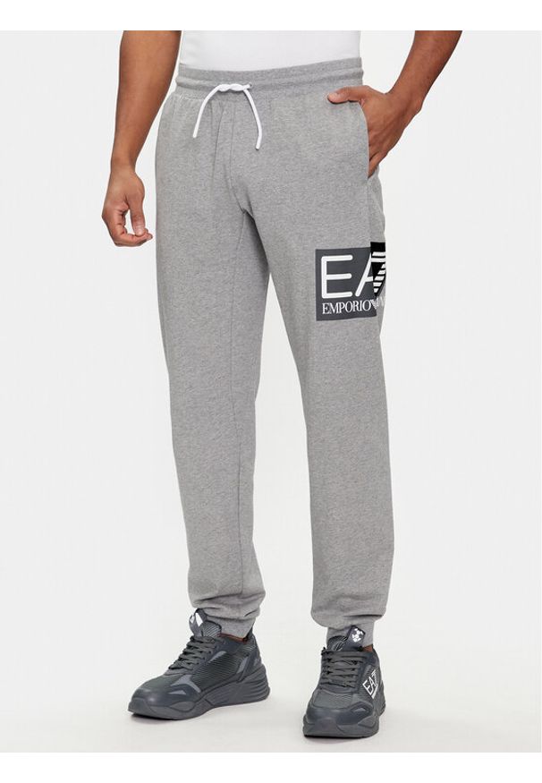 EA7 Emporio Armani Spodnie dresowe 3DPP73 PJ05Z 3905 Szary Regular Fit. Kolor: szary. Materiał: bawełna