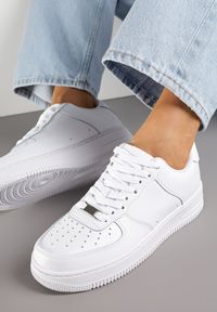 Renee - Białe Sneakersy ze Skóry Naturalnej z Perforacją Rilarose. Okazja: na co dzień. Kolor: biały. Materiał: skóra #6