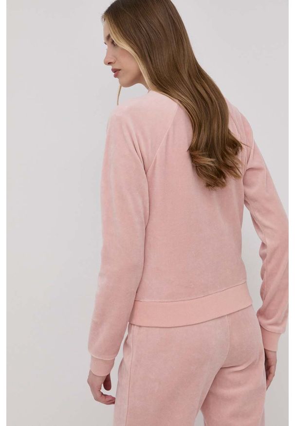 Guess bluza damska kolor różowy gładka. Okazja: na co dzień. Kolor: różowy. Materiał: dzianina. Długość rękawa: raglanowy rękaw. Wzór: gładki. Styl: casual