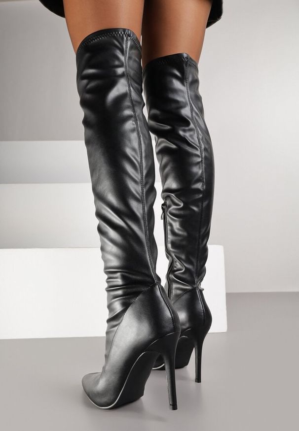 Renee - Czarne Kozaki Vices na Szpilce z Marszczoną Cholewką Calavelie. Kolor: czarny. Materiał: jeans, koronka. Szerokość cholewki: normalna. Obcas: na szpilce
