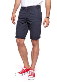 Wrangler - KRÓTKIE SPODENKI WRANGLER CHINO SHORTS NAVY W14MLL49I. Długość: krótkie. Styl: klasyczny