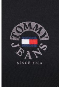 Tommy Jeans sukienka kolor czarny mini dopasowana. Kolor: czarny. Materiał: dzianina. Wzór: aplikacja. Typ sukienki: dopasowane. Długość: mini
