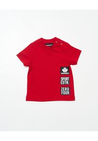 DSQUARED2 KIDS - Czerwona koszulka z emblematem 0-3 lat. Kolor: czerwony. Materiał: bawełna. Wzór: napisy. Sezon: lato. Styl: klasyczny