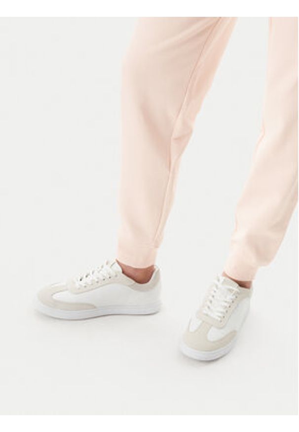 Calvin Klein Jeans Spodnie dresowe Monologo J20J225354 Różowy Slim Fit. Kolor: różowy. Materiał: bawełna