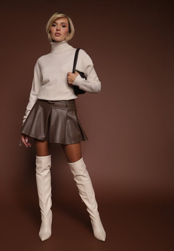 Renee - Beżowy Golf z Wełną i Wiskozą Olmeze. Typ kołnierza: golf. Kolor: beżowy. Materiał: wełna, wiskoza. Styl: klasyczny