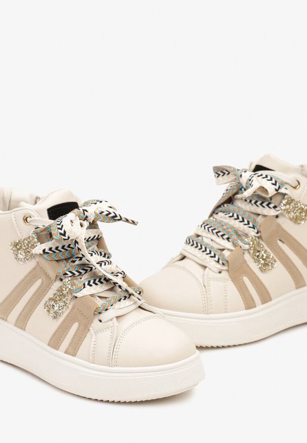 Born2be - Beżowe Sneakersy na Platformie w Streetwearowym Stylu z Kontrastowymi Wstawkami Kaithana. Nosek buta: okrągły. Zapięcie: zamek. Kolor: beżowy. Materiał: materiał. Obcas: na platformie. Wysokość obcasa: niski