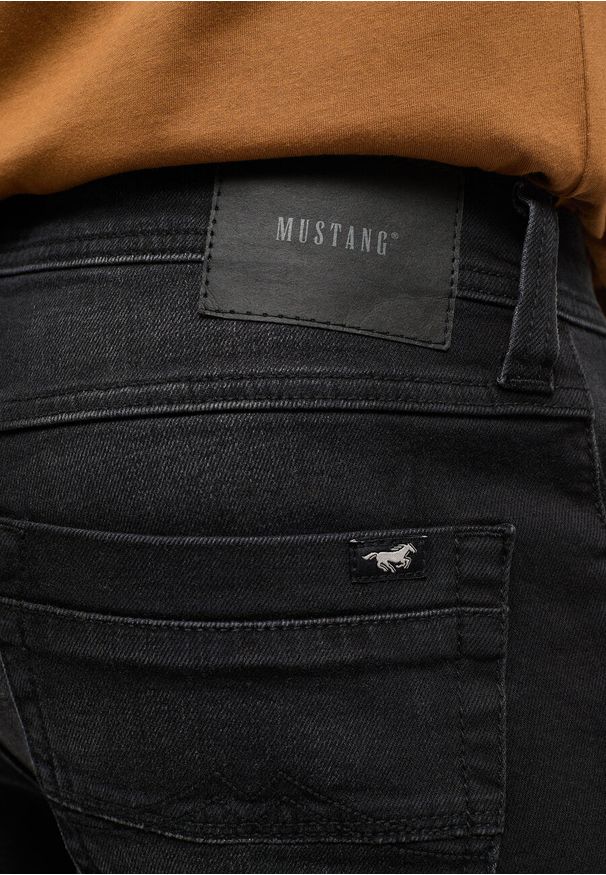 Mustang - MĘSKIE SPODNIE JEANSOWE MUSTANG WAGHINGTON STRAIGHT DENIM BLACK 1014267 4000 883. Okazja: na co dzień. Wzór: jednolity, gradientowy. Styl: klasyczny, casual, elegancki