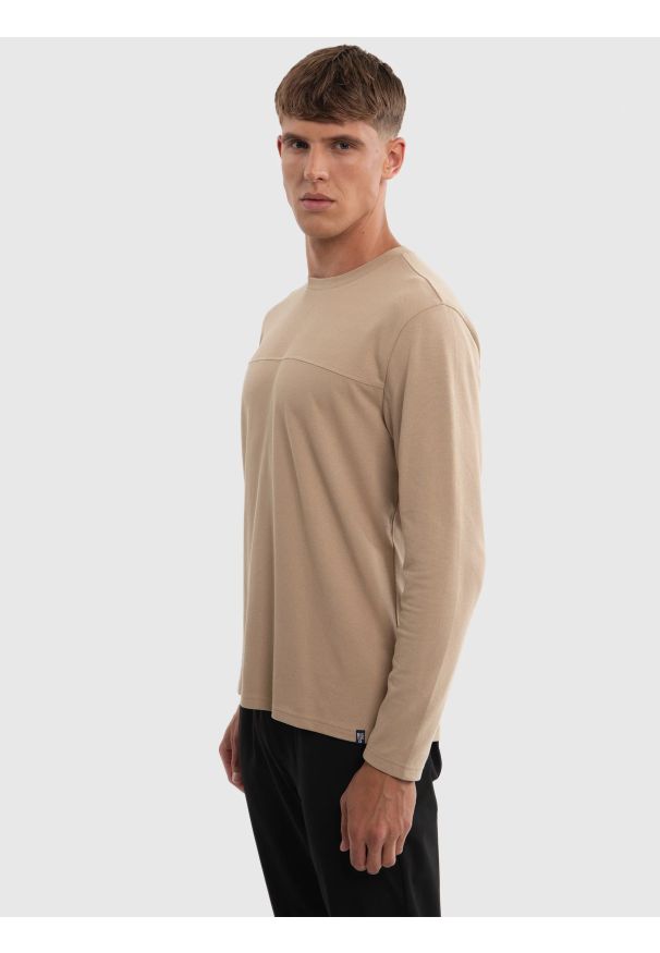 Big-Star - Koszulka męska z długim rękawem beżowa Daprist 800. Kolor: beżowy. Materiał: bawełna, jeans, skóra. Długość rękawa: długi rękaw. Długość: długie. Styl: klasyczny